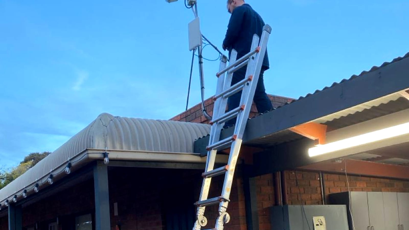 A point-to-point link going up on the roof