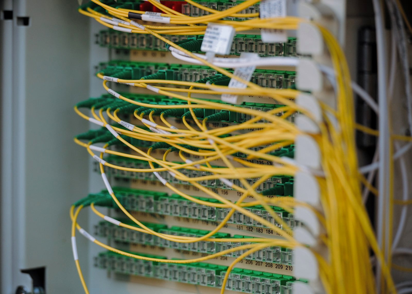 Structured cabling in a comms rack